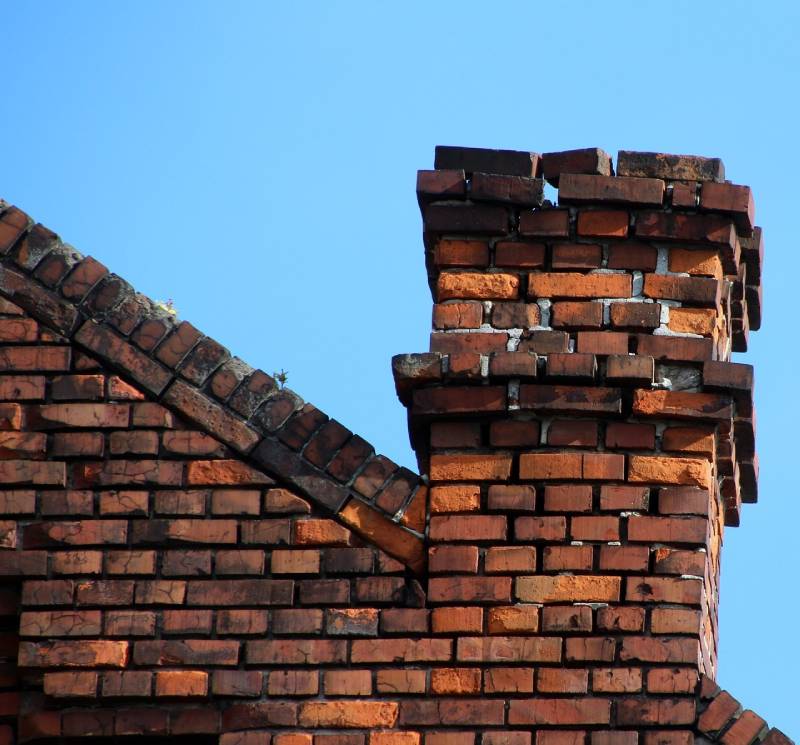 Damaged chimney on an Middleton home showing cracks and missing mortar